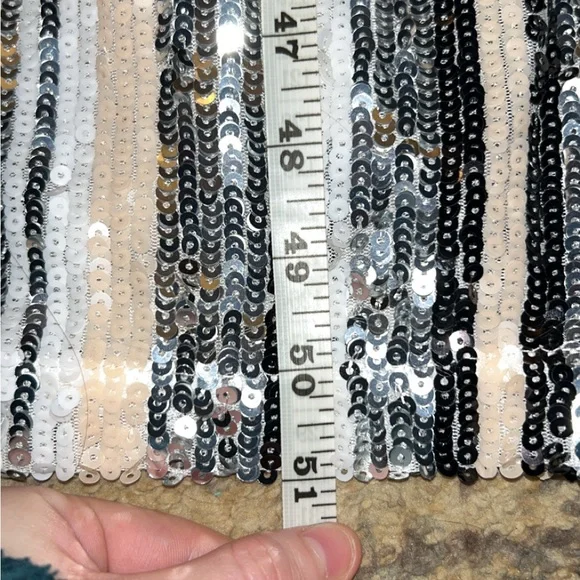 Boohoo Black and Gold Sequin Long Sleeve Dress - Picture 8 of 9